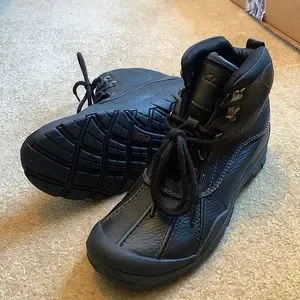 Clarks | Shoes | Clarks Waterproof Duck Boots Muckers In  display picture 3